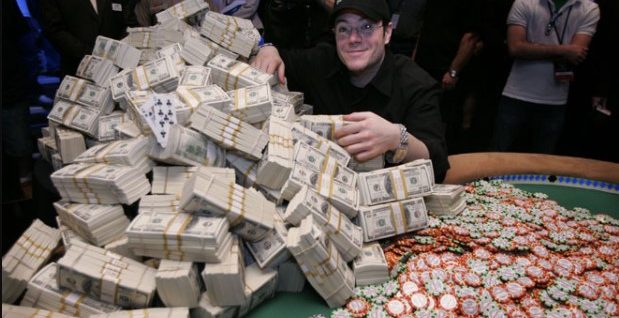 Крупный выигрыш в покере